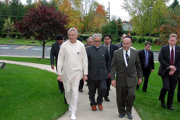 H.E. Bhairon Singh Shekhavat, the Vice President of India visits Cleaveland Mandir