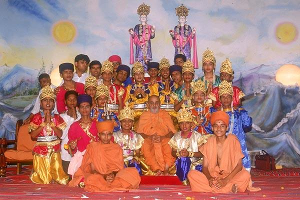 Balaks with Swamishri after performing a cultural program