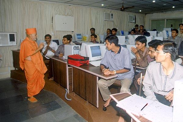 Swamishri sanctifies the computer lab that will teach girls 