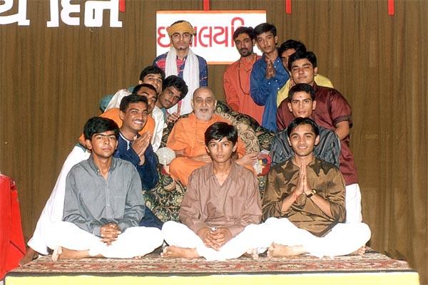 Akshar Purushottam Chhatralay students with Swamishri on annual day program  