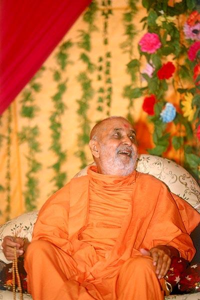 Swamishri in an effervescent mood