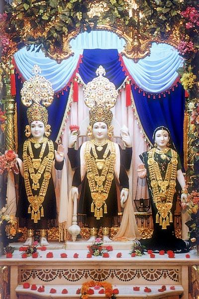 Shri Harikrishna Maharaj and Shri Laxmi Narayan Dev