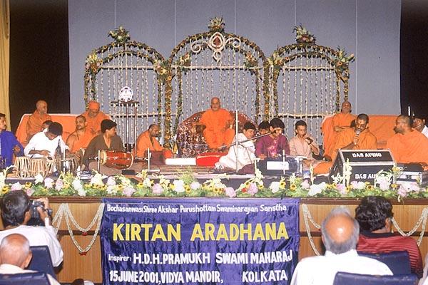 An exciting Kirtan Aradhna program in the evening assembly by sadhus and youths