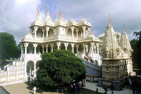 Swamishri Celebrates Jal Zilani  Festival 29 August 2001