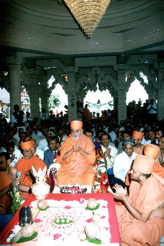 Murti Pratishtha Mahotsav, 3 Dec 2000