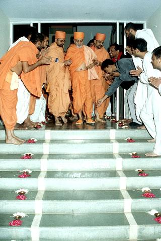 80th Birthday Celebration of Pramukh Swami Maharaj, 4 Dec 2000