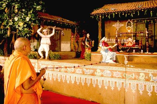 ' Sonana bor jule Dharma kishore...' Rocking the Lord on a cot