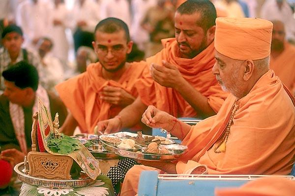 Yagna ,After thal mukhvas is being offered to Shri Harikrishna Maharaj