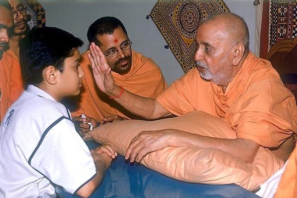 Swamishri meets, listens to, advises and blesses a local balak 