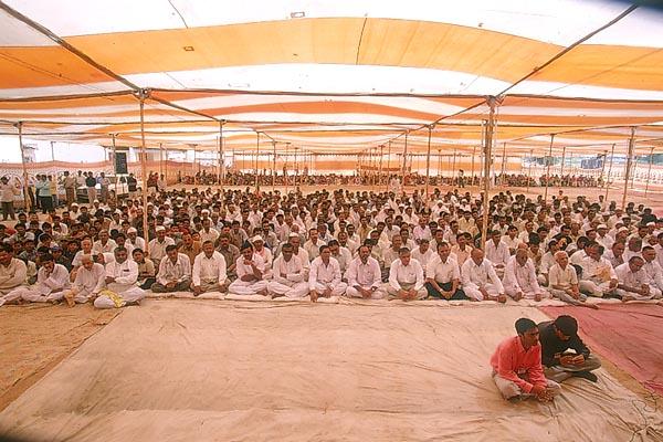 Devotees seated in the murti pratishtha assembly