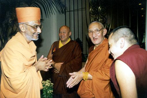 A delegation of Buddist monks from H.H. Dalai Lama meeting Pujya Atmaswarup Swami on their arrival for the Peace Summit 