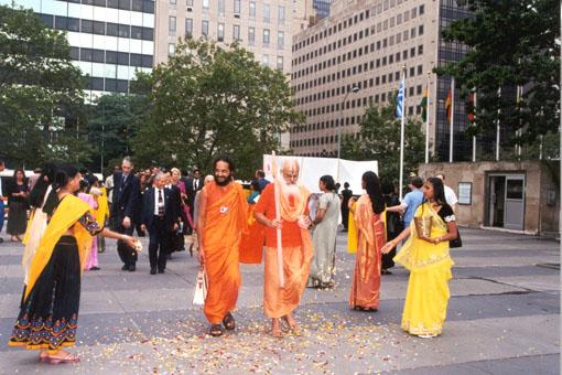 BAPS volunteers traditionally welcoming Hindu saints by showering petals 