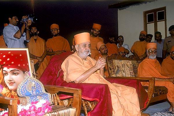 Swamishri blesses the public assembly Next