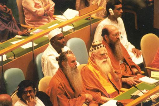 Swami Shivaya Subramanianji (center), a Hindu saint and editor of the popular periodical 'Hinduism Today' at the Summit