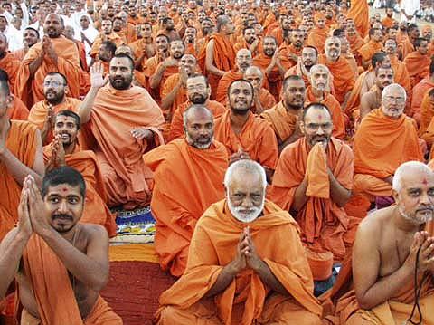 Mega Assembly of 79th Birthday Celebration of Pramukh Swami Maharaj, 16 Dec 99