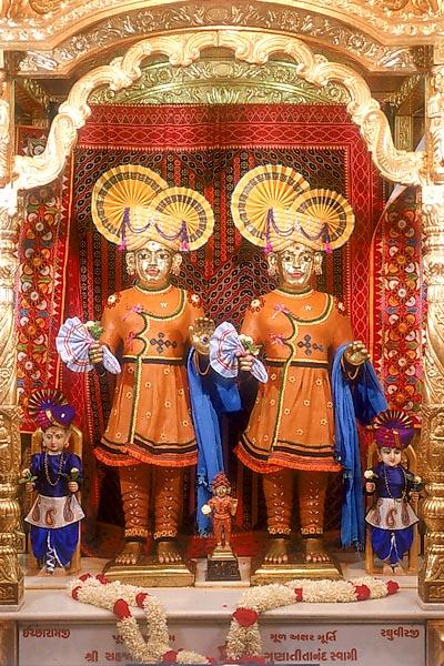   Shri Akshar Purushottam Maharaj adorned in chandan and beautiful designs