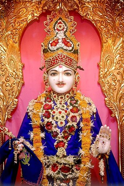 Shri Ghanshyam Maharaj beautifully adorned with flowers and decorations