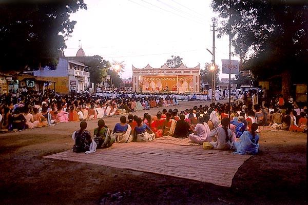 Satsang assembly in Jadeshwar village