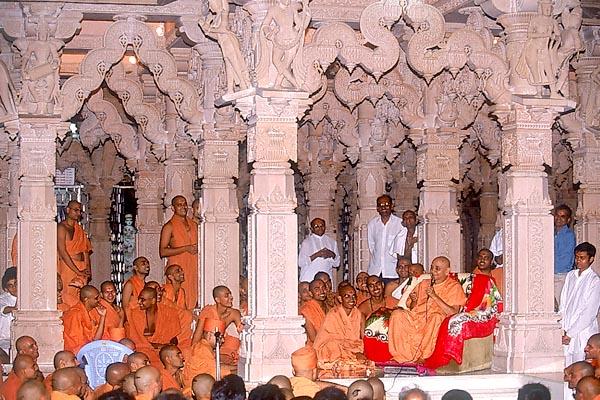  After arriving and having Thakorji's darshan, Swamishri blesses the assembly arranged on the mandir podium 