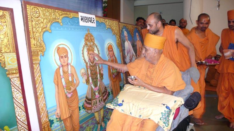 Swamishri performs murti-pratishtha rituals for BAPS hari mandir of Manavadar