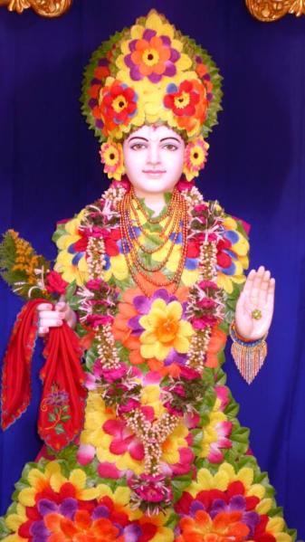 Shri Ghanshyam Maharaj adorned with flowers
