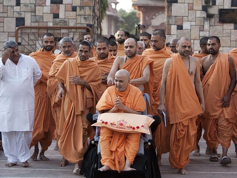 New Year Celebration with Pramukh Swami Maharaj<br>Gondal<br>7 November 2010 - 