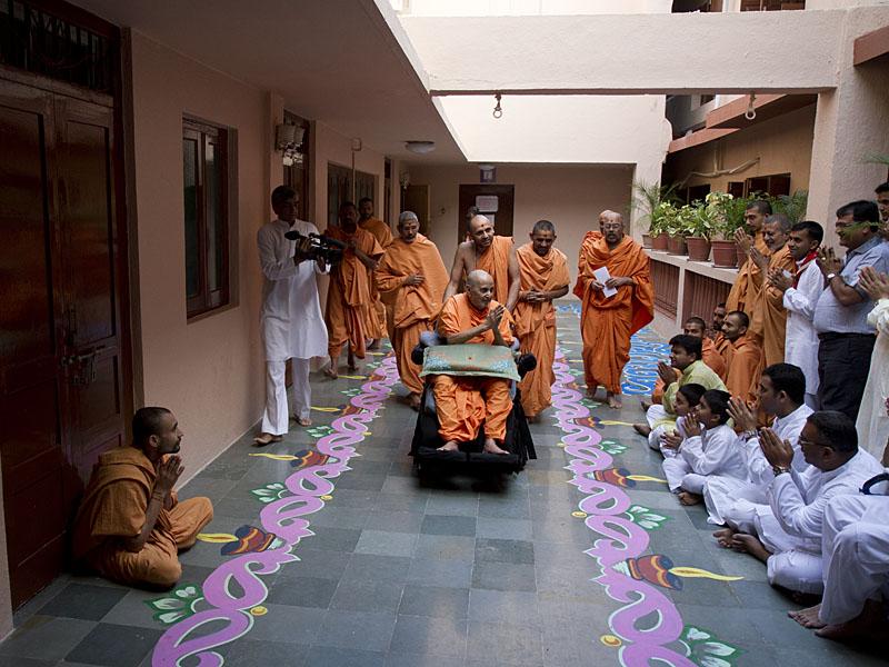 Annakut Celebration with Pramukh Swami Maharaj<br>Gondal<br>6 November 2010 - 