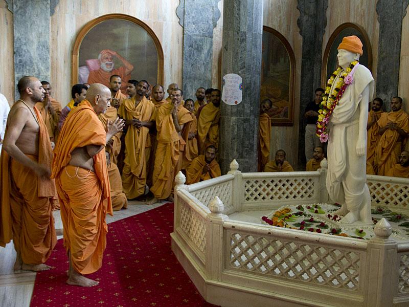 Shri Hanuman Puja<br>Gondal<br>4 November 2010 - 