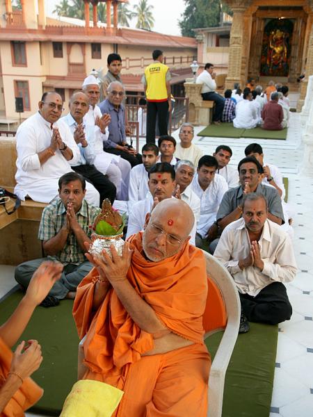 Guru Parampara Murti-Pratishtha Mahotsav<br>Gondal<br>3 November 2010 - 