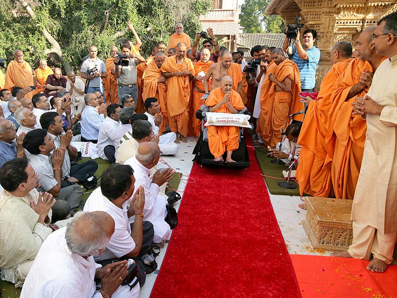 Guru Parampara Murti-Pratishtha Mahotsav<br>Gondal<br>3 November 2010 - 