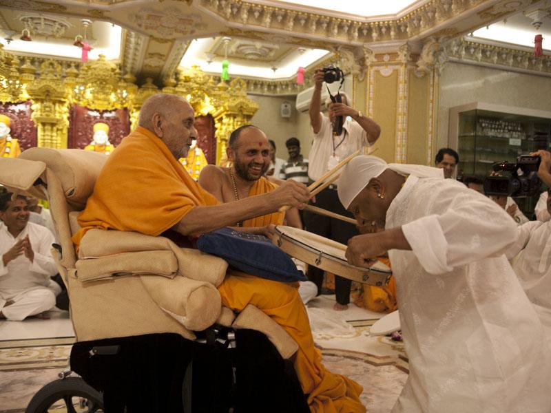 Pramukh Swami Maharaj's 90th Birthday Celebration<br>Mumbai<br>13 December 2010 - 