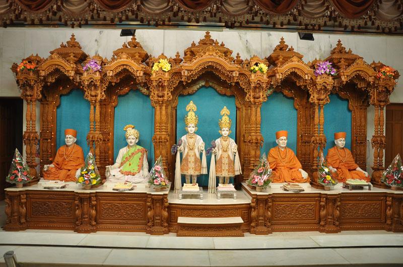 Pramukh Swami Maharaj's 90th Birthday Celebration<br>Chansad<br>7 December 2010 - 