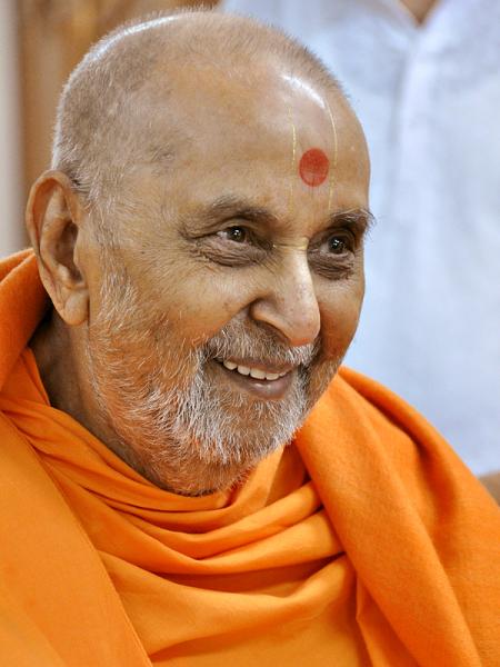 Pramukh Swami Maharaj in Atladra <br> 9 & 10 February 2011 - Swamishri in a divine, jovial mood