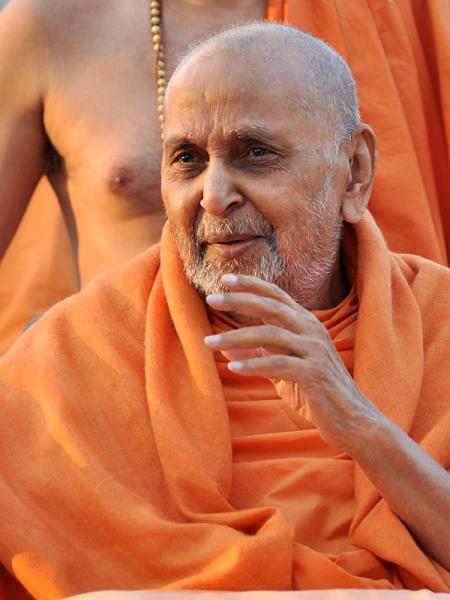 Pramukh Swami Maharaj in Atladra <br> 11 February 2011 - Swamishri in a divine, jovial mood