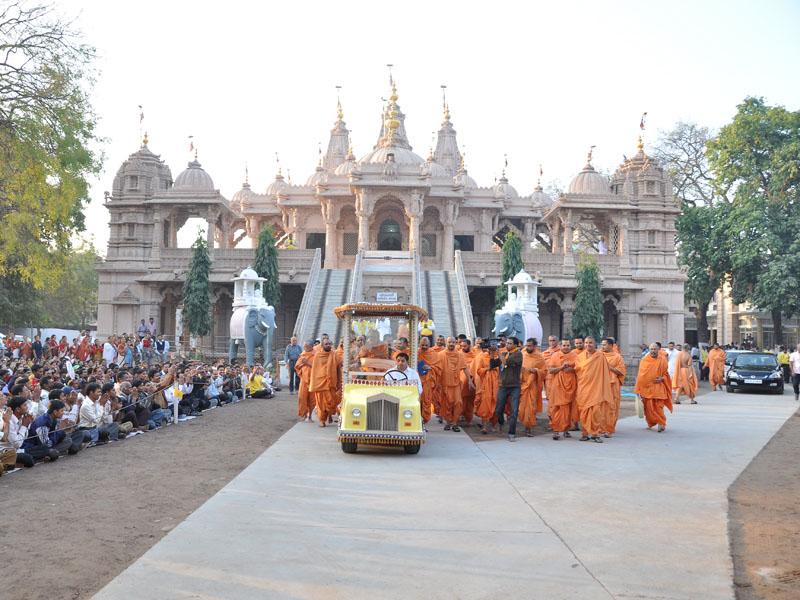 Pramukh Swami Maharaj in Atladra <br> 11 February 2011 - Swamishri on the way to assembly hall for his morning puja