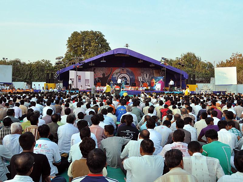Pramukh Swami Maharaj in Atladra <br> 13 February 2011 - Annual Day celebration of BAPS Swaminarayan Chhatralay, Atladra