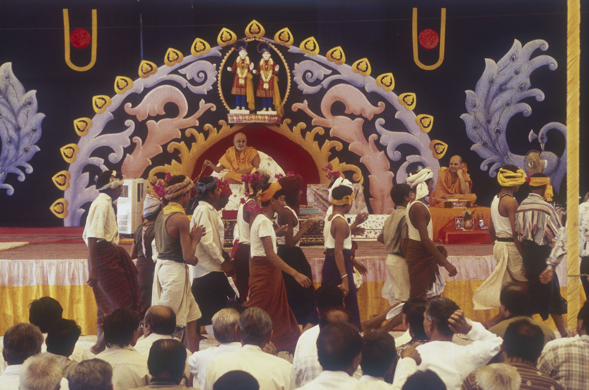 Tribal devotees doing darshan of Swamishri
