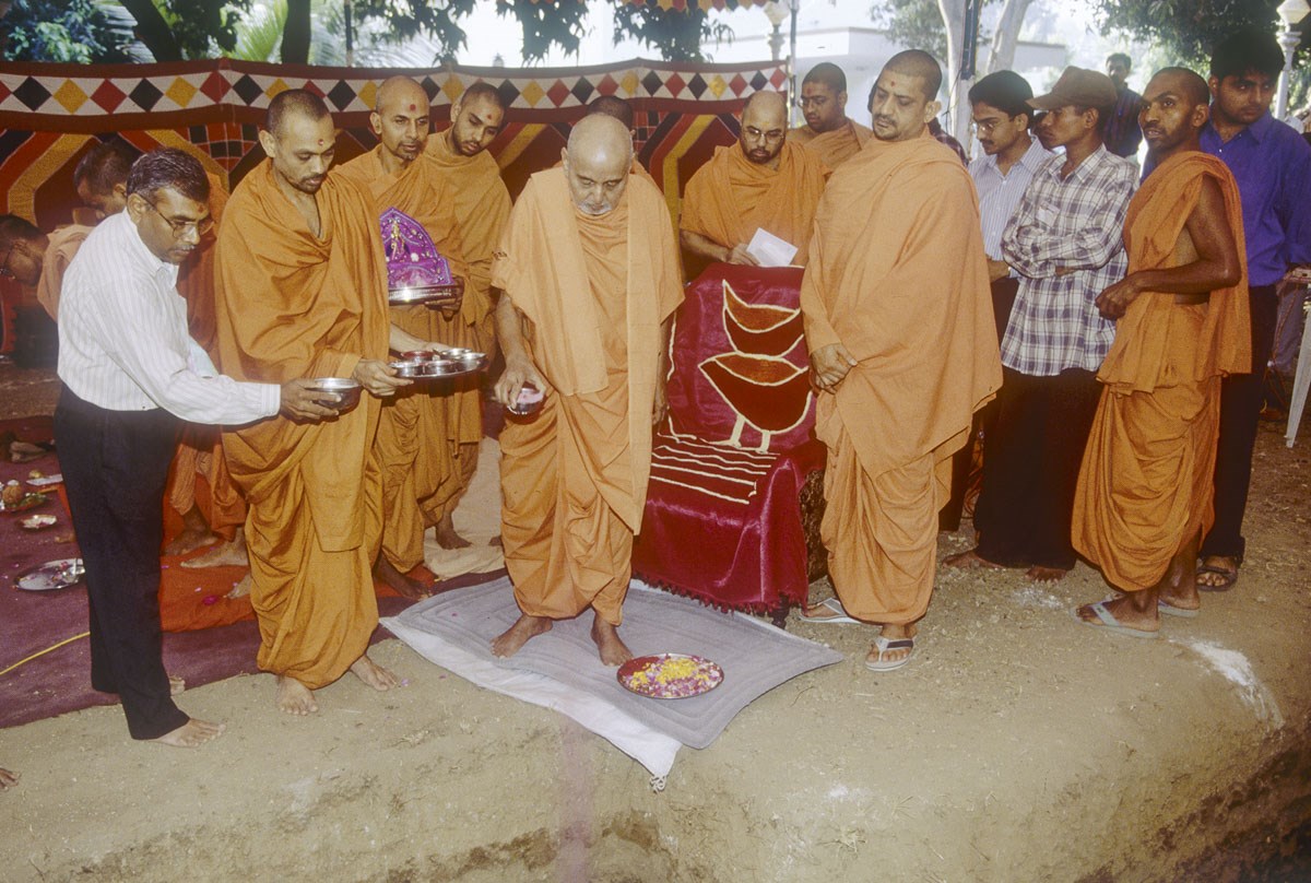 Swamishri performs the groundbreaking ceremony for a new assembly hall in the mandir campus, Navsari