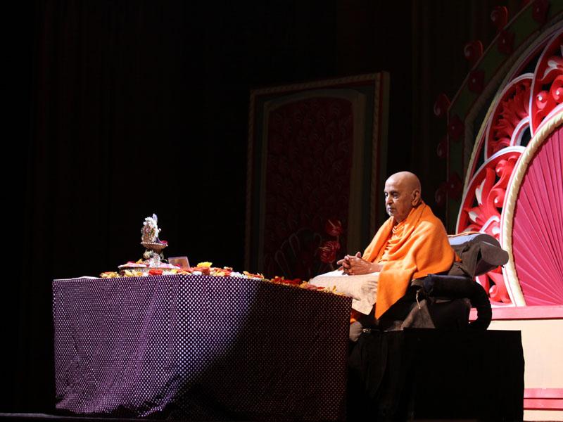  Swamishri engaged in his morning puja