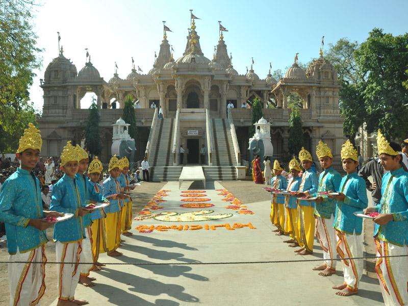 BAPS Swaminarayan Mandir, Atladra 