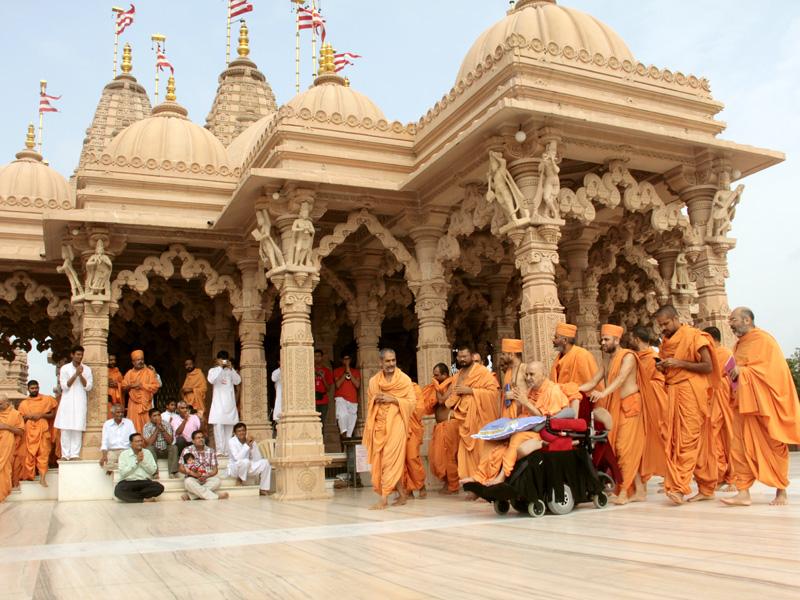 Swamishri in the mandir pradakshina 