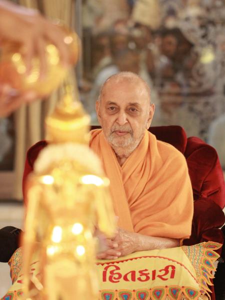 Swamishri engaged in darshan of Shri Nilkanth Varni...
