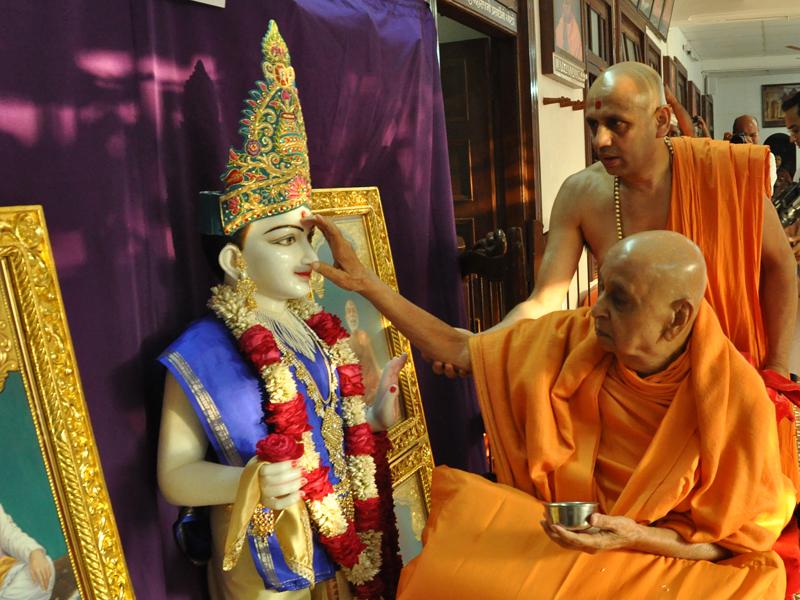  Swamishri performs murti-pratishtha rituals for new mandir in Tuver (Poshina) and Shri Ghanshyam Maharaj for mandir in Bapunagar (Ahmedabad)