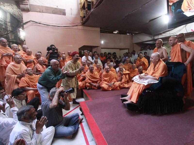  A skit presentation before Swamishri