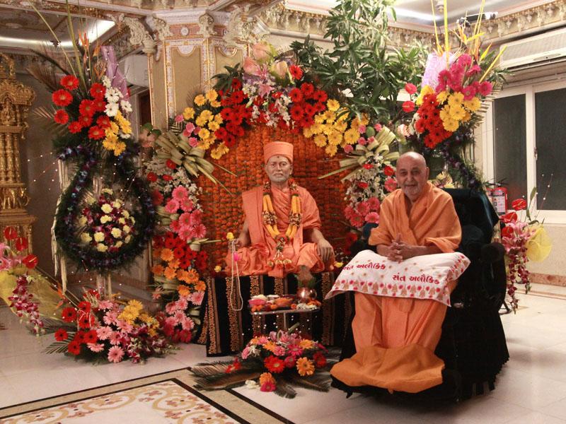 Swamishri with murti of Brahmaswarup Shastriji Maharaj on the occasion of Vasant Panchami, Shastriji Maharaj's Jayanti