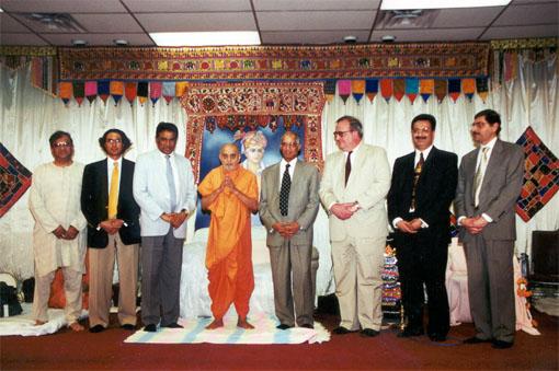 Dr.Subramanian and associate doctors from the Lenox Hill hospital remembering divine experience during Swamishri's bypass surgery of 1998