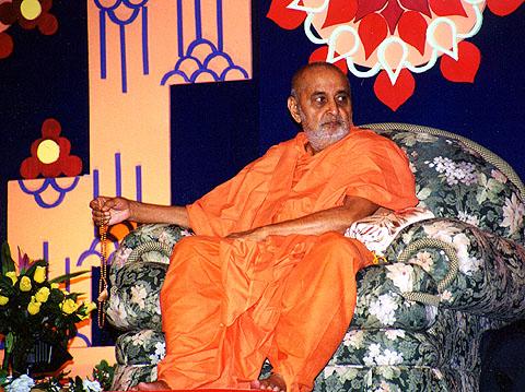 Swamishri in assembly