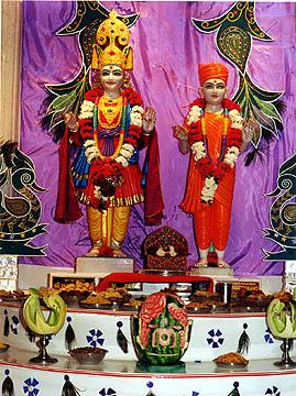 Akshar Purushottam Maharaj bless the devotees