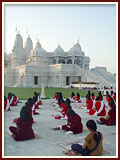 The Swaminarayan Sampraday: 1781 Balikas perform samuh puja