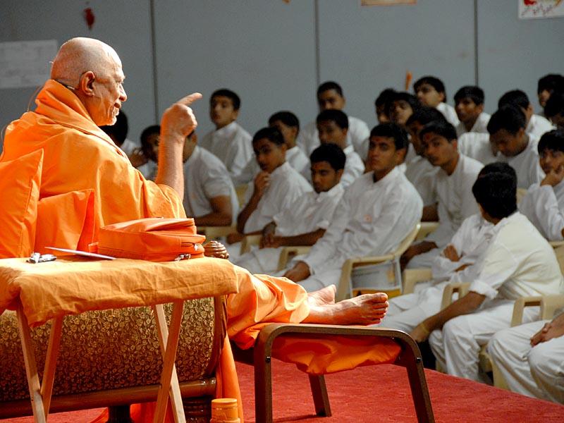 The Swaminarayan Sampraday: 1781 Sadguru Sant Pujya Dr Swami Blessed the assembly